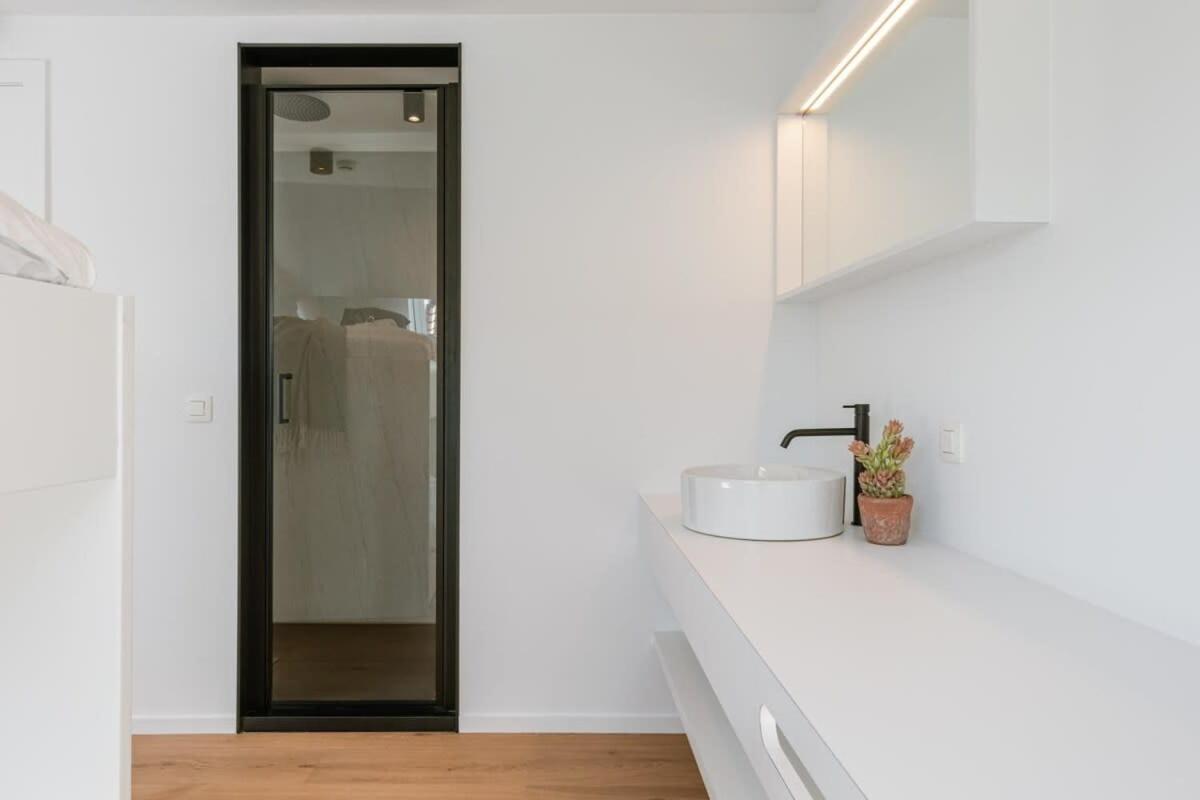 Huswell - Beautiful Apartment In The Center Of Ieper Bagian luar foto